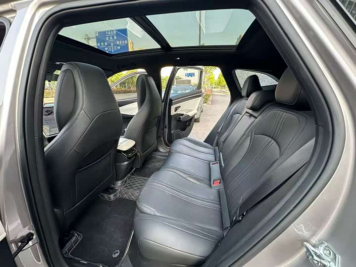 2023 Geely Galaxy L7 1.5T PHEV SUV - Export Ready LHD