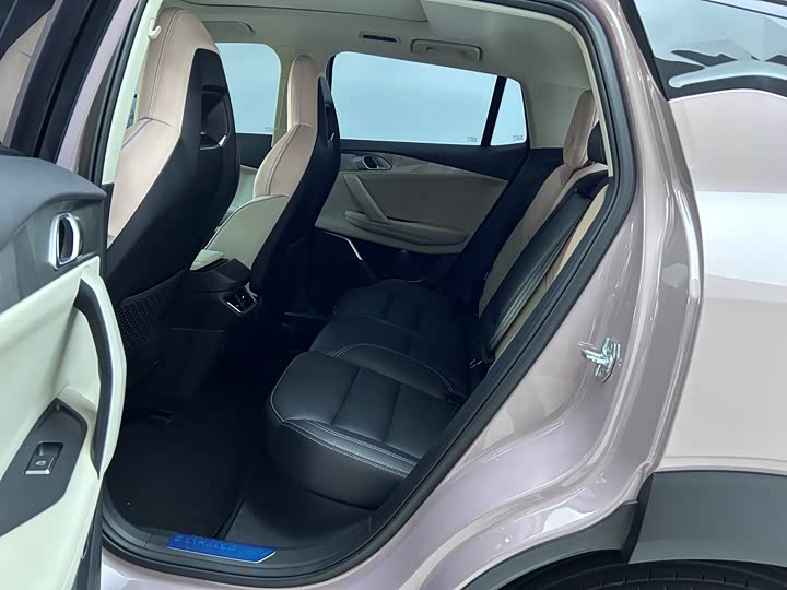 2023 Lynk & Co 06 1.5T Compact SUV - Export Ready LHD
