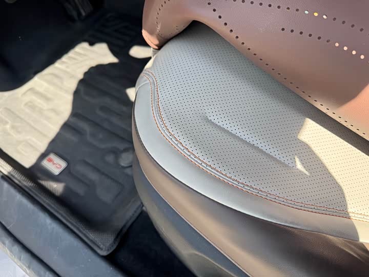 2024 BYD Qin Plus DM-i Glory 120km Flagship PHEV Sedan - Export LHD