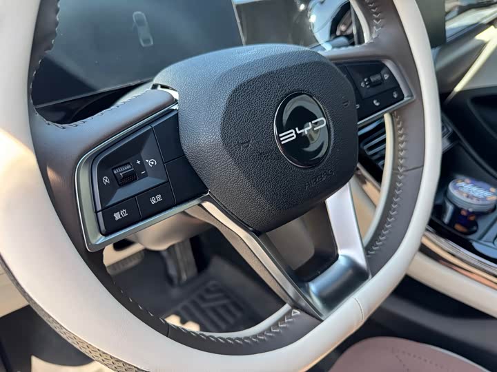 2024 BYD Qin Plus DM-i Glory 120km Flagship PHEV Sedan - Export LHD