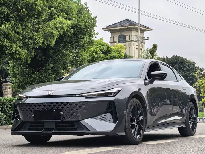 2024 Changan UNI-V iDD PHEV Sport Sedan - Export Ready LHD
