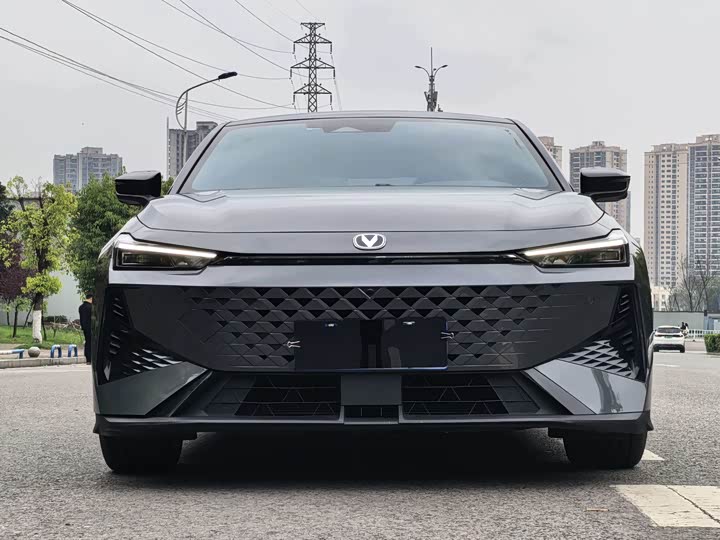 2024 Changan UNI-V iDD PHEV Sport Sedan - Export Ready LHD