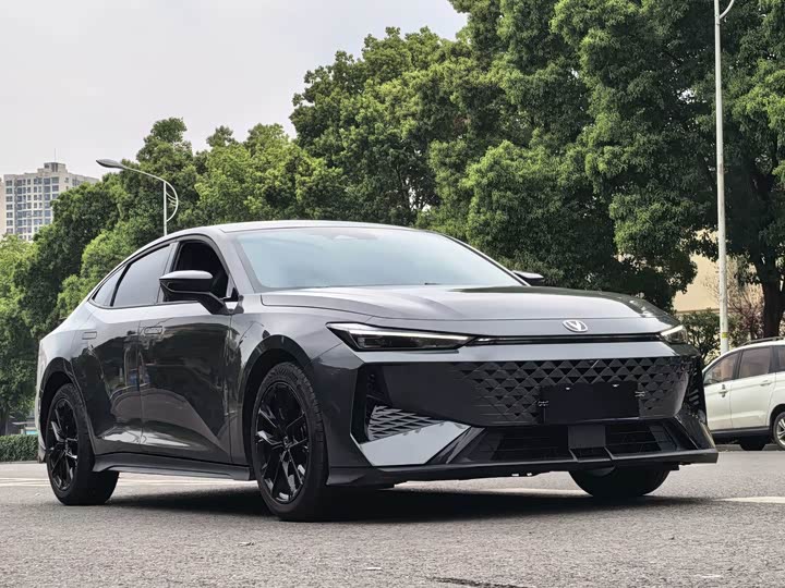 2024 Changan UNI-V iDD PHEV Sport Sedan - Export Ready LHD