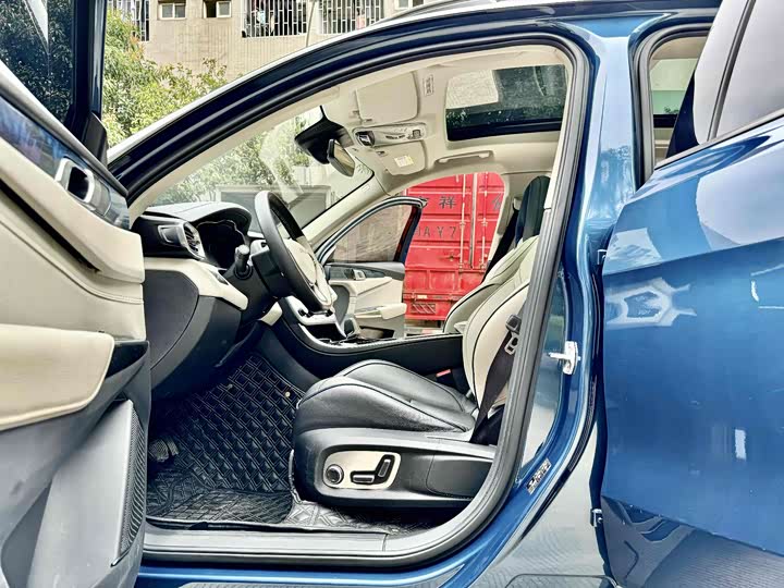2023 Lynk & Co 01 2.0T SUV - Export Ready LHD